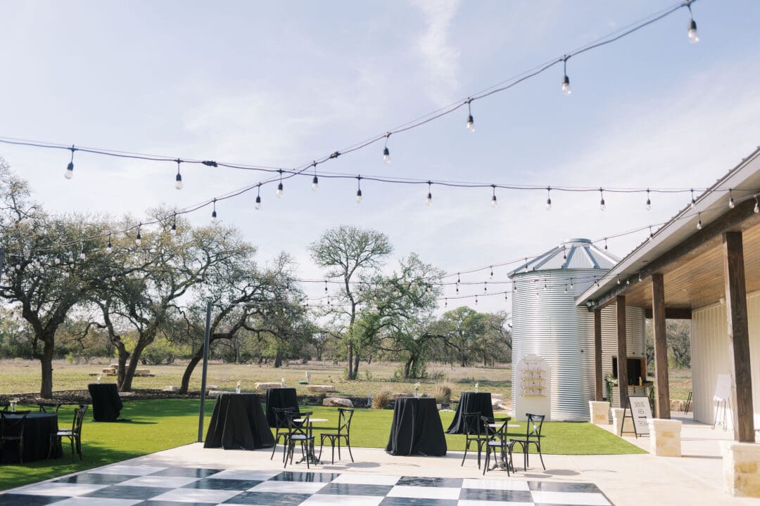 Elegant ranch wedding with refined black and white décor