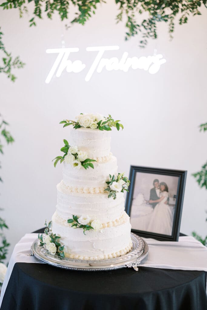 Elegant ranch wedding with refined black and white décor